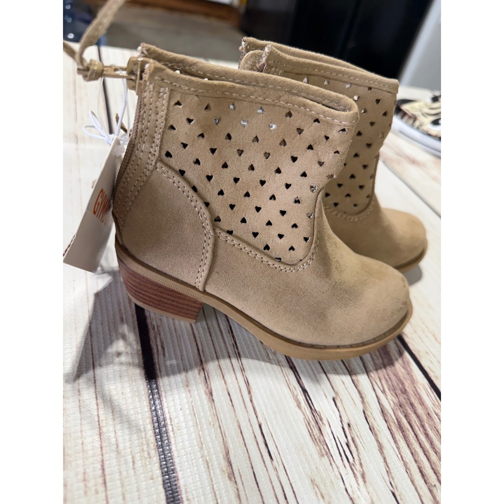 Gymboree Toddler Girls Tan Faux Suede Heart Cutout Ankle Boots Size 9 NWT